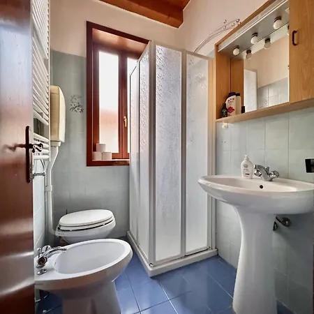 شقة Airy & Panoramic With Terrace, 2 Minutes From The Sea *