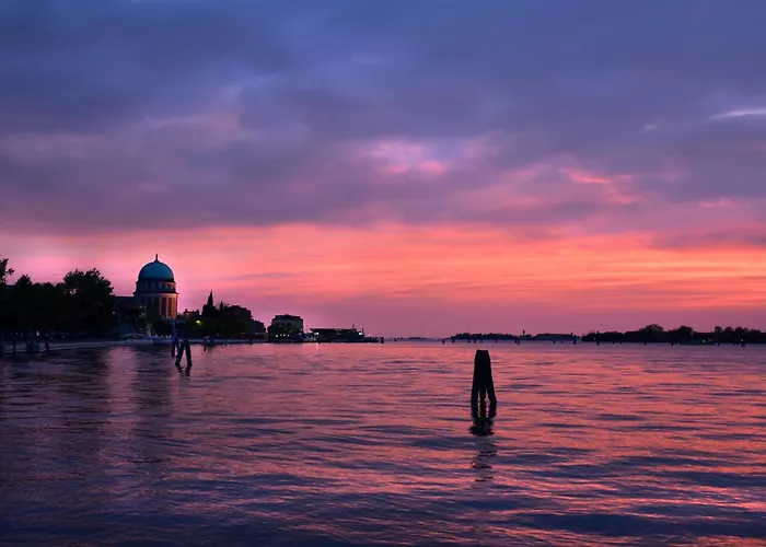 Airy & Panoramic With Terrace, 2 Minutes From The Sea Venedigs Lido