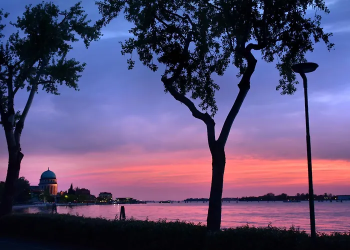 Airy & Panoramic With Terrace, 2 Minutes From The Sea *